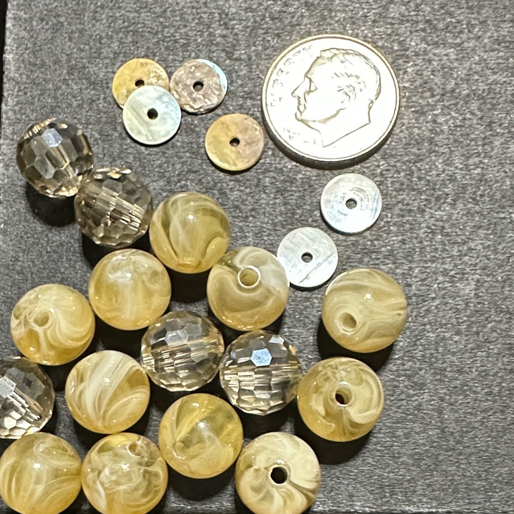 25.  Glass Beads, Glass Faceted Beads & Small Shell Disc Loose Beads